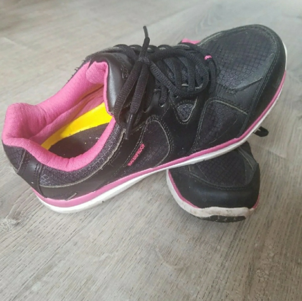 Water proof non slip Die Hard kitchen shoes